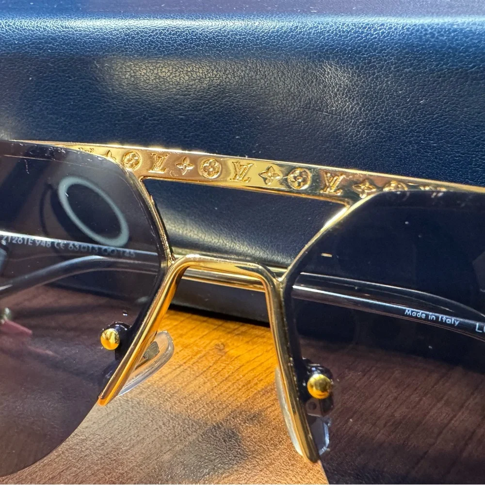 LV Ash Sunglasses - Picture 3 of 7